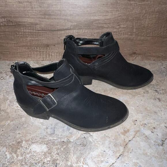 Jellypop MacKay Women’s Size 8M Stock #731808 Ankle Bootie Boots Black Belted - Picture 4 of 13